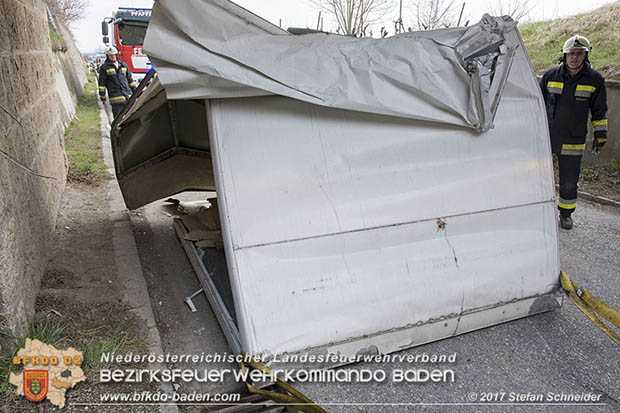 20170321 Klein Lkw prallt gegen Unterführung in Pfaffstätten  Foto: © Stefan Schneider