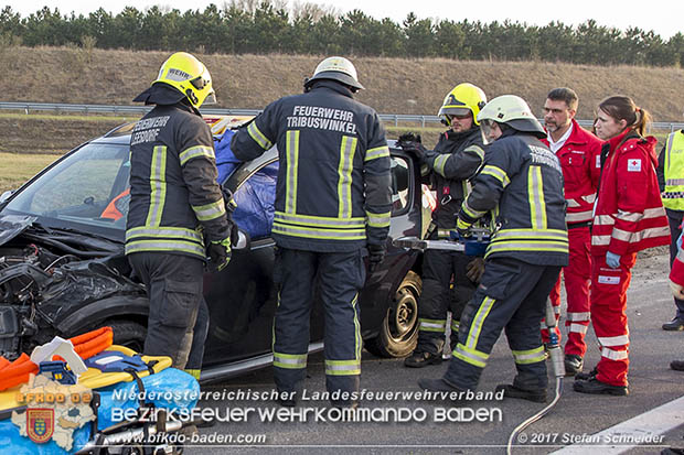 20170325 Verkehrsunfall mit Personenrettung auf der A2 bei Baden  Foto: © Stefan Schneider