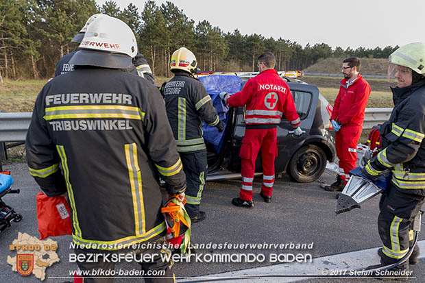 20170325 Verkehrsunfall mit Personenrettung auf der A2 bei Baden  Foto: © Stefan Schneider
