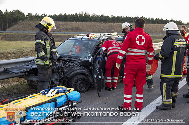 20170325 Verkehrsunfall mit Personenrettung auf der A2 bei Baden  Foto: © Stefan Schneider