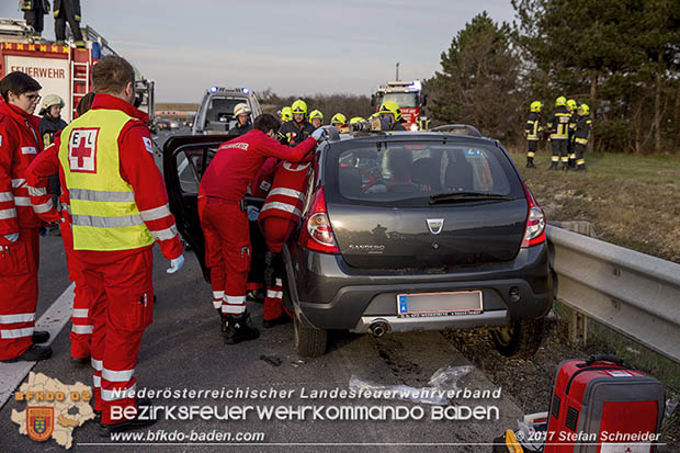 20170325 Verkehrsunfall mit Personenrettung auf der A2 bei Baden  Foto: © Stefan Schneider