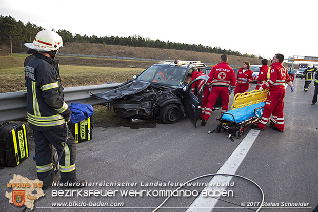 20170325 Verkehrsunfall mit Personenrettung auf der A2 bei Baden  Foto: © Stefan Schneider