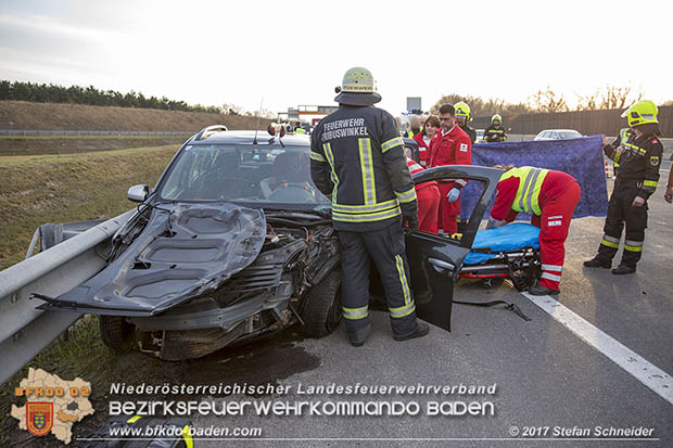 20170325 Verkehrsunfall mit Personenrettung auf der A2 bei Baden  Foto: © Stefan Schneider