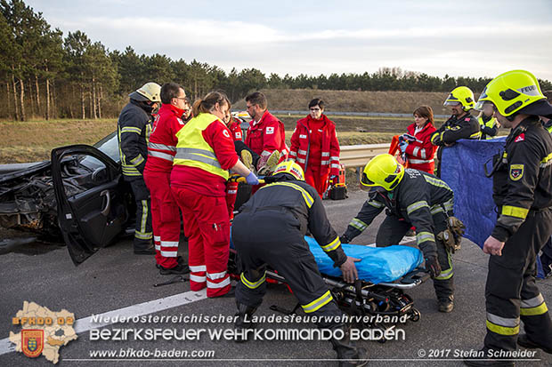 20170325 Verkehrsunfall mit Personenrettung auf der A2 bei Baden  Foto: © Stefan Schneider