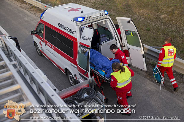 20170325 Verkehrsunfall mit Personenrettung auf der A2 bei Baden  Foto: © Stefan Schneider
