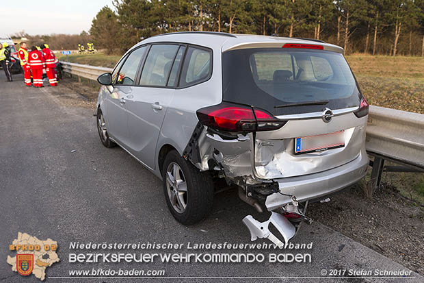 20170325 Verkehrsunfall mit Personenrettung auf der A2 bei Baden  Foto: © Stefan Schneider