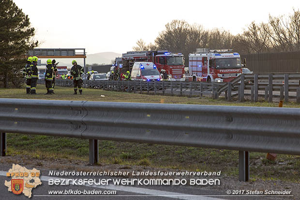 20170325 Verkehrsunfall mit Personenrettung auf der A2 bei Baden  Foto: © Stefan Schneider