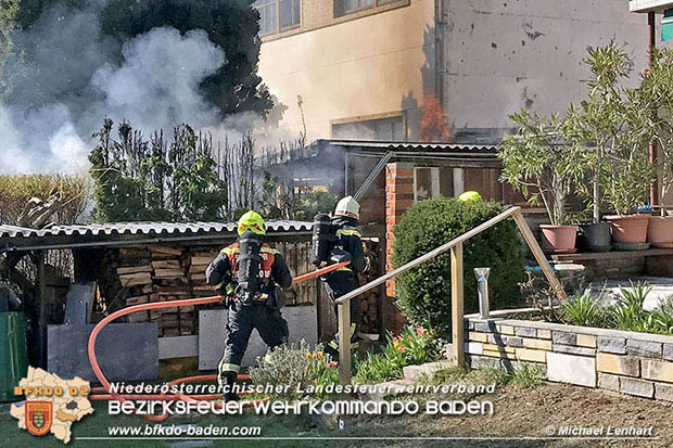 20170327 Brand einer Garage eines Einfamilienhauses in Baden Ortsteil Weikersdorf Foto: © Michael Lenhart 20170327 Brand einer Garage eines Einfamilienhauses in Baden Ortsteil Weikersdorf Foto: © Michael Lenhart