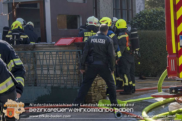 20170327 Brand einer Garage eines Einfamilienhauses in Baden Ortsteil Weikersdorf Foto: Stefan Schneider FF Baden-Stadt 20170327 Brand einer Garage eines Einfamilienhauses in Baden Ortsteil Weikersdorf Foto: Stefan Schneider FF Baden-Stadt
