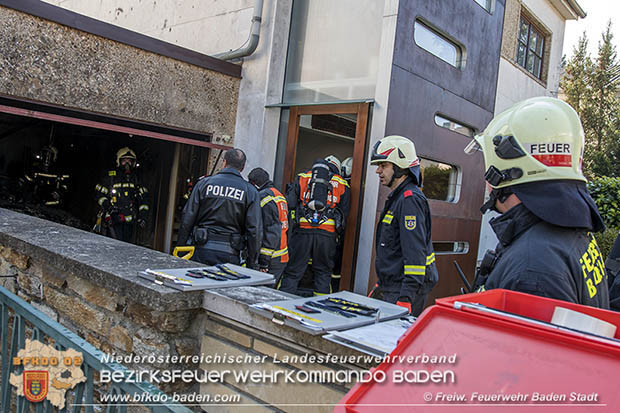 20170327 Brand einer Garage eines Einfamilienhauses in Baden Ortsteil Weikersdorf Foto: Stefan Schneider FF Baden-Stadt 20170327 Brand einer Garage eines Einfamilienhauses in Baden Ortsteil Weikersdorf Foto: Stefan Schneider FF Baden-Stadt