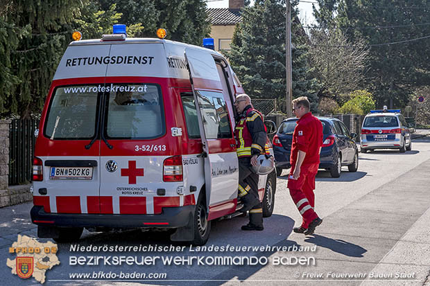 20170327 Brand einer Garage eines Einfamilienhauses in Baden Ortsteil Weikersdorf Foto: Stefan Schneider FF Baden-Stadt 20170327 Brand einer Garage eines Einfamilienhauses in Baden Ortsteil Weikersdorf Foto: Stefan Schneider FF Baden-Stadt