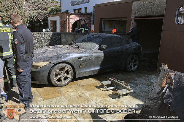 20170327 Brand einer Garage eines Einfamilienhauses in Baden Ortsteil Weikersdorf  Foto: © Michael Lenhart