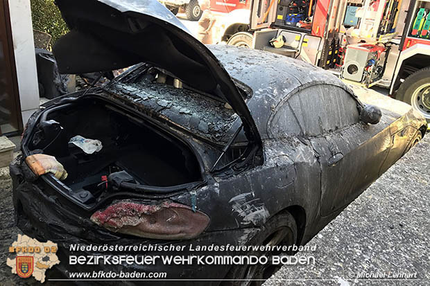 20170327 Brand einer Garage eines Einfamilienhauses in Baden Ortsteil Weikersdorf  Foto: © Michael Lenhart