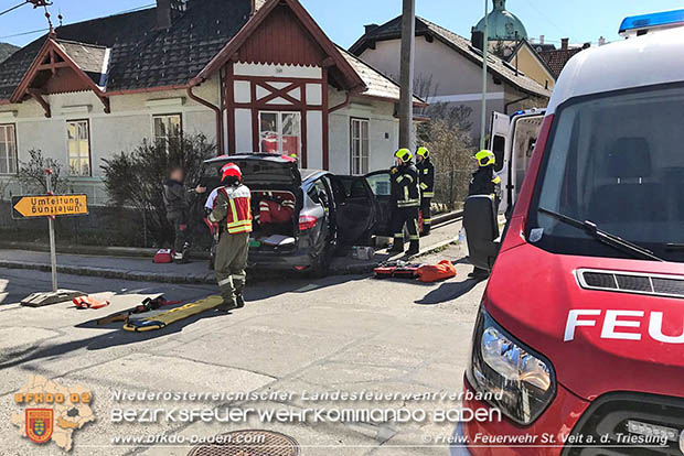 20170328 Verkehrsunfall mit Personenrettung im Stadtgebiet von Berndorf  Foto: © Christoph Hafellner