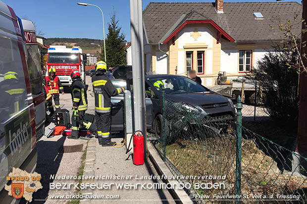 20170328 Verkehrsunfall mit Personenrettung im Stadtgebiet von Berndorf  Foto: © Christoph Hafellner