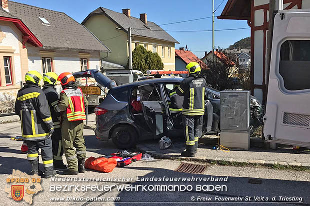 20170328 Verkehrsunfall mit Personenrettung im Stadtgebiet von Berndorf  Foto: © Christoph Hafellner