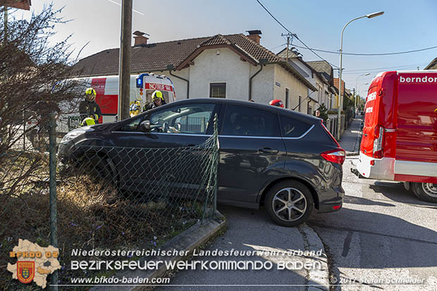 20170328 Verkehrsunfall mit Personenrettung im Stadtgebiet von Berndorf  Foto: © Stefan Schneider