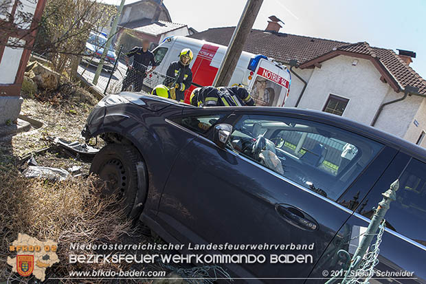 20170328 Verkehrsunfall mit Personenrettung im Stadtgebiet von Berndorf  Foto: © Stefan Schneider