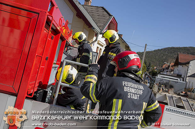 20170328 Verkehrsunfall mit Personenrettung im Stadtgebiet von Berndorf  Foto: © Stefan Schneider