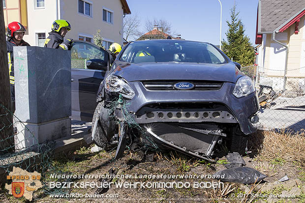 20170328 Verkehrsunfall mit Personenrettung im Stadtgebiet von Berndorf  Foto: © Stefan Schneider
