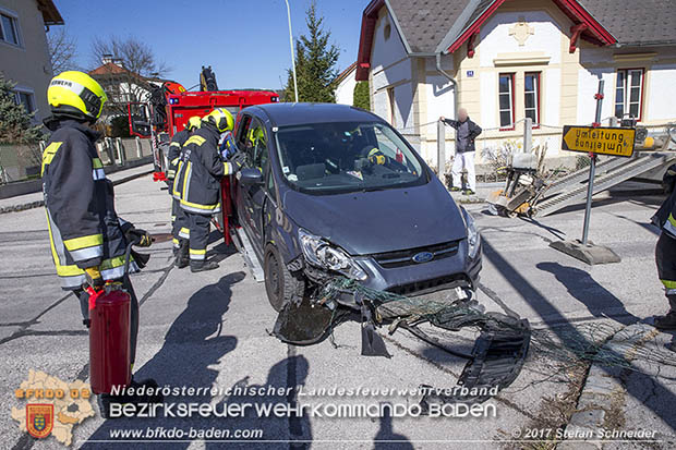 20170328 Verkehrsunfall mit Personenrettung im Stadtgebiet von Berndorf  Foto: © Stefan Schneider