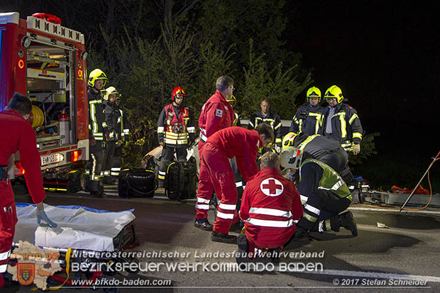 20170413 Schwerer Verkehrsufall auf der L156 Traiskirchen-Trumau  Foto: © Stefan Schneider