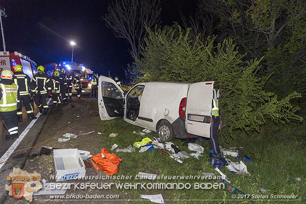 20170413 Schwerer Verkehrsufall auf der L156 Traiskirchen-Trumau  Foto: © Stefan Schneider