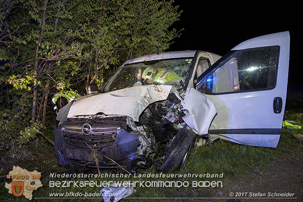 20170413 Schwerer Verkehrsufall auf der L156 Traiskirchen-Trumau  Foto: © Stefan Schneider