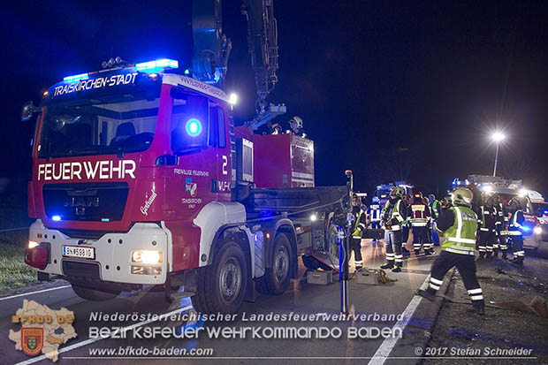 20170413 Schwerer Verkehrsufall auf der L156 Traiskirchen-Trumau  Foto: © Stefan Schneider