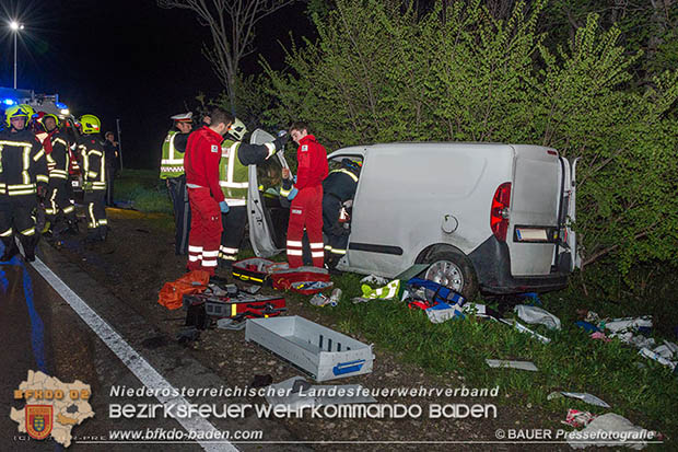20170413 Schwerer Verkehrsufall auf der L156 Traiskirchen-Trumau  Foto: © BAUER Pressefotografie