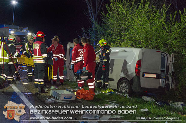 20170413 Schwerer Verkehrsufall auf der L156 Traiskirchen-Trumau  Foto: © BAUER Pressefotografie