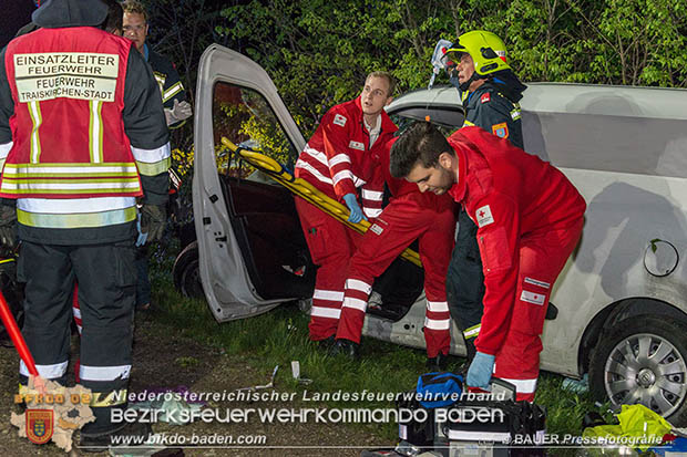 20170413 Schwerer Verkehrsufall auf der L156 Traiskirchen-Trumau  Foto: © BAUER Pressefotografie