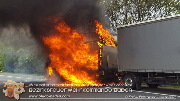 20170418 Lkw Brand auf der A2 zwischen Leobersdorf u. Wöllersdorf Foto: FF Leobersdorf/Werner Heiden 20170418 Lkw Brand auf der A2 zwischen Leobersdorf u. Wöllersdorf Foto: FF Leobersdorf/Werner Heiden
