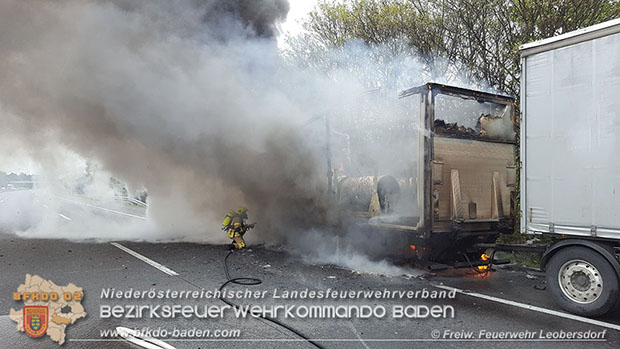 20170418 Lkw Brand auf der A2 zwischen Leobersdorf u. Wöllersdorf Foto: FF Leobersdorf/Werner Heiden 20170418 Lkw Brand auf der A2 zwischen Leobersdorf u. Wöllersdorf Foto: FF Leobersdorf/Werner Heiden