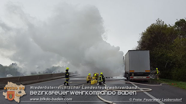 20170418 Lkw Brand auf der A2 zwischen Leobersdorf u. Wöllersdorf Foto: FF Leobersdorf/Werner Heiden 20170418 Lkw Brand auf der A2 zwischen Leobersdorf u. Wöllersdorf Foto: FF Leobersdorf/Werner Heiden