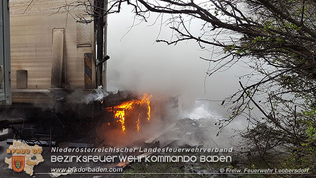 20170418 Lkw Brand auf der A2 zwischen Leobersdorf u. Wöllersdorf Foto: FF Leobersdorf/Werner Heiden 20170418 Lkw Brand auf der A2 zwischen Leobersdorf u. Wöllersdorf Foto: FF Leobersdorf/Werner Heiden