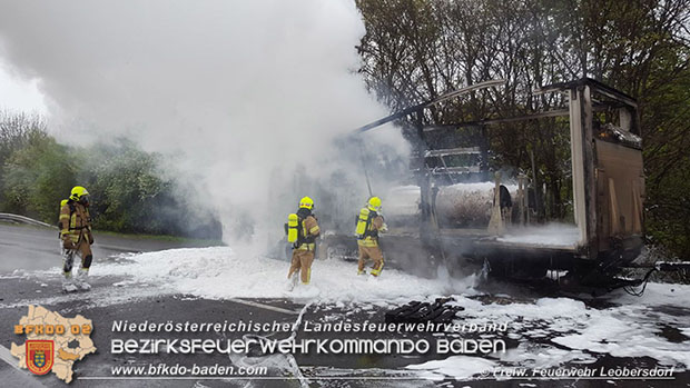 20170418 Lkw Brand auf der A2 zwischen Leobersdorf u. Wöllersdorf Foto: FF Leobersdorf/Werner Heiden 20170418 Lkw Brand auf der A2 zwischen Leobersdorf u. Wöllersdorf Foto: FF Leobersdorf/Werner Heiden