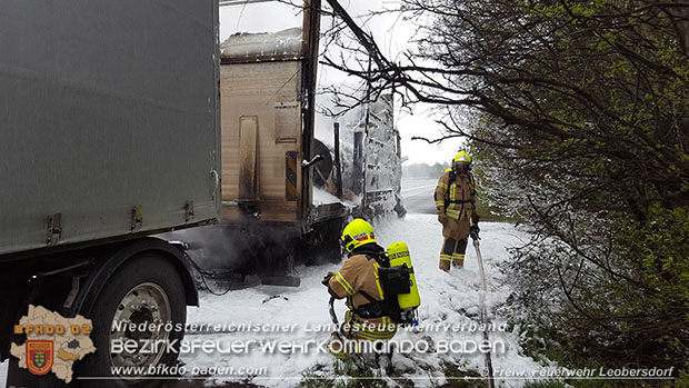 20170418 Lkw Brand auf der A2 zwischen Leobersdorf u. Wöllersdorf Foto: FF Leobersdorf/Werner Heiden 20170418 Lkw Brand auf der A2 zwischen Leobersdorf u. Wöllersdorf Foto: FF Leobersdorf/Werner Heiden