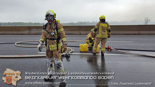 20170418 Lkw Brand auf der A2 zwischen Leobersdorf u. Wöllersdorf Foto: FF Leobersdorf/Werner Heiden 20170418 Lkw Brand auf der A2 zwischen Leobersdorf u. Wöllersdorf Foto: FF Leobersdorf/Werner Heiden