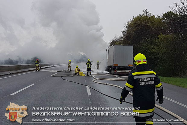 20170418 Lkw Brand auf der A2 zwischen Leobersdorf u. Wöllersdorf Foto: Rene Syrowatka RK Leobersdorf 20170418 Lkw Brand auf der A2 zwischen Leobersdorf u. Wöllersdorf Foto: Rene Syrowatka RK Leobersdorf
