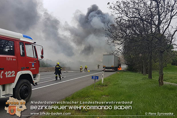 20170418 Lkw Brand auf der A2 zwischen Leobersdorf u. Wöllersdorf Foto: Rene Syrowatka RK Leobersdorf 20170418 Lkw Brand auf der A2 zwischen Leobersdorf u. Wöllersdorf Foto: Rene Syrowatka RK Leobersdorf