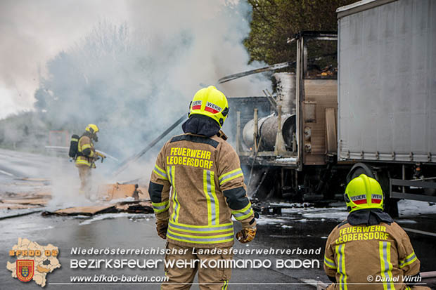 20170418 Lkw Brand auf der A2 zwischen Leobersdorf u. Wöllersdorf Foto: FF Bad Vöslau / Daniel Wirth 20170418 Lkw Brand auf der A2 zwischen Leobersdorf u. Wöllersdorf Foto: FF Bad Vöslau / Daniel Wirth