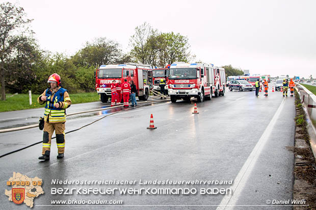 20170418 Lkw Brand auf der A2 zwischen Leobersdorf u. Wöllersdorf Foto: FF Bad Vöslau / Daniel Wirth 20170418 Lkw Brand auf der A2 zwischen Leobersdorf u. Wöllersdorf Foto: FF Bad Vöslau / Daniel Wirth
