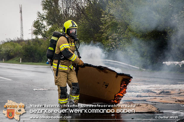 20170418 Lkw Brand auf der A2 zwischen Leobersdorf u. Wöllersdorf Foto: FF Bad Vöslau / Daniel Wirth 20170418 Lkw Brand auf der A2 zwischen Leobersdorf u. Wöllersdorf Foto: FF Bad Vöslau / Daniel Wirth