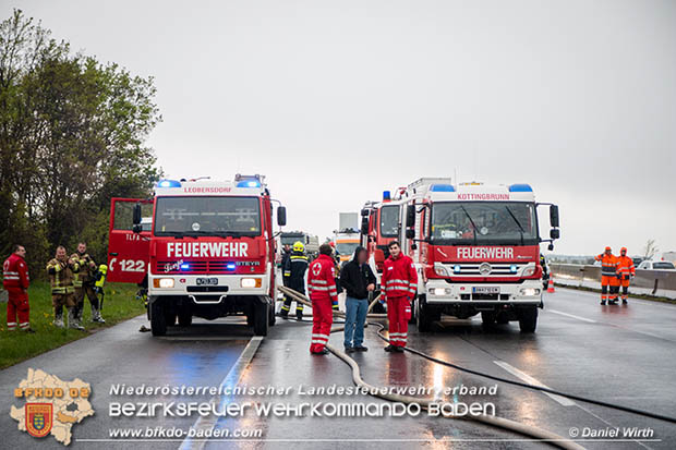 20170418 Lkw Brand auf der A2 zwischen Leobersdorf u. Wöllersdorf Foto: FF Bad Vöslau / Daniel Wirth 20170418 Lkw Brand auf der A2 zwischen Leobersdorf u. Wöllersdorf Foto: FF Bad Vöslau / Daniel Wirth
