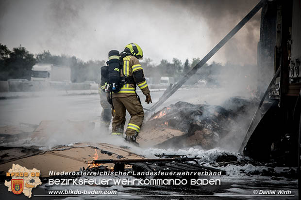 20170418 Lkw Brand auf der A2 zwischen Leobersdorf u. Wöllersdorf Foto: FF Bad Vöslau / Daniel Wirth 20170418 Lkw Brand auf der A2 zwischen Leobersdorf u. Wöllersdorf Foto: FF Bad Vöslau / Daniel Wirth