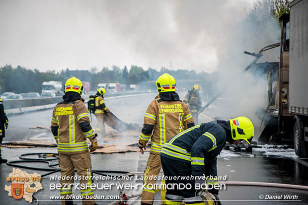 20170418 Lkw Brand auf der A2 zwischen Leobersdorf u. Wöllersdorf Foto: FF Bad Vöslau / Daniel Wirth 20170418 Lkw Brand auf der A2 zwischen Leobersdorf u. Wöllersdorf Foto: FF Bad Vöslau / Daniel Wirth
