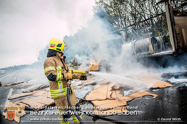 20170418 Lkw Brand auf der A2 zwischen Leobersdorf u. Wöllersdorf Foto: FF Bad Vöslau / Daniel Wirth 20170418 Lkw Brand auf der A2 zwischen Leobersdorf u. Wöllersdorf Foto: FF Bad Vöslau / Daniel Wirth