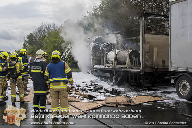 20170418 Lkw Brand auf der A2 zwischen Leobersdorf u. Wöllersdorf Foto: Stefan Schneider/BFK Baden 20170418 Lkw Brand auf der A2 zwischen Leobersdorf u. Wöllersdorf Foto: Stefan Schneider/BFK Baden
