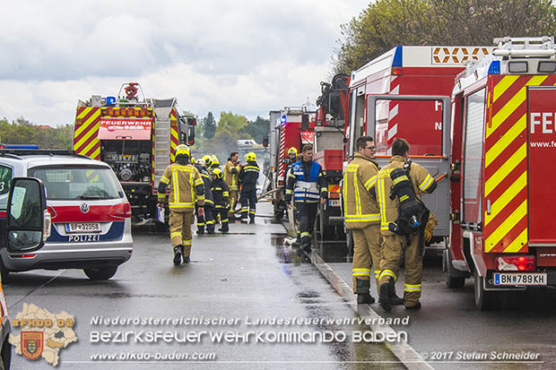 20170418 Lkw Brand auf der A2 zwischen Leobersdorf u. Wöllersdorf Foto: Stefan Schneider/BFK Baden 20170418 Lkw Brand auf der A2 zwischen Leobersdorf u. Wöllersdorf Foto: Stefan Schneider/BFK Baden